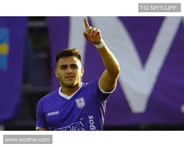 近期西甲引援市场动态：皇马与巴萨争夺热门新秀，谁能胜出？